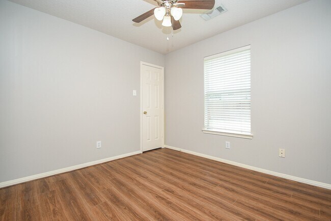 Photo - 707 New Pines Dr