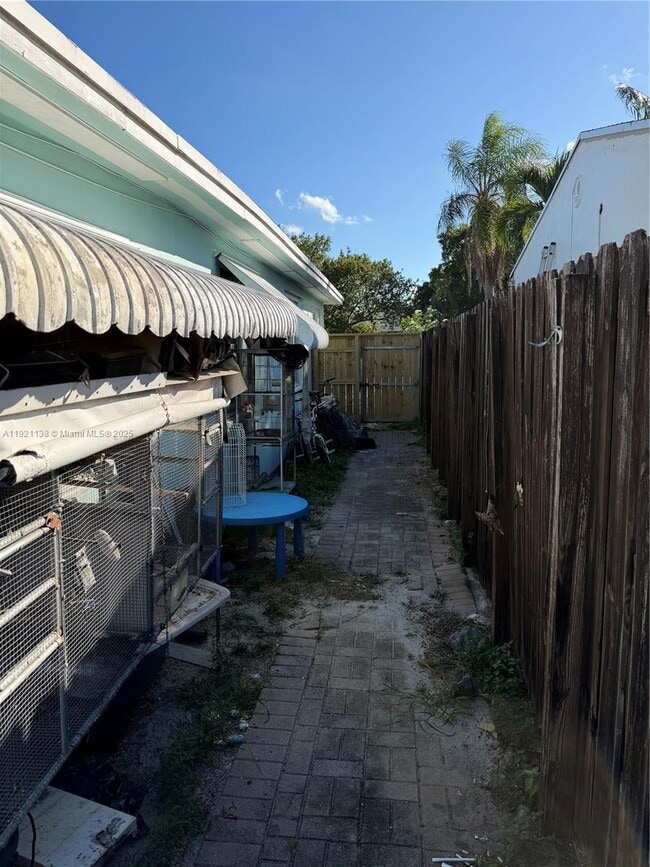 Photo - 1927 Arthur St Unit STUDIO