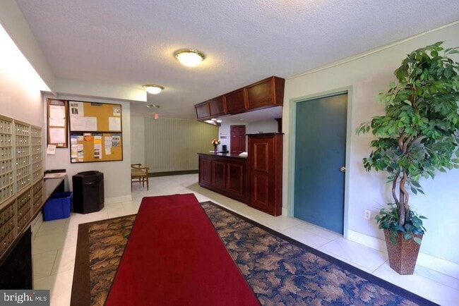 Building Photo - 2059 Huntington Ave Unit 802