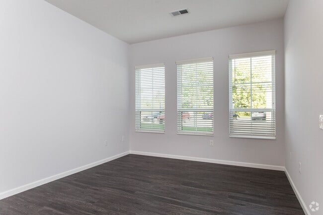 1BR, 1BA - 747 SF - A
