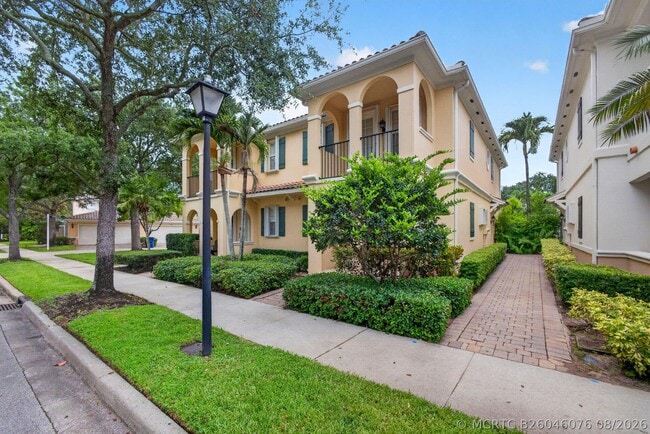 213 Barcelona Dr