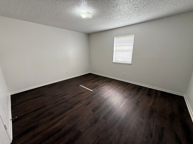 Photo - 909 Dryden Ave Unidad B