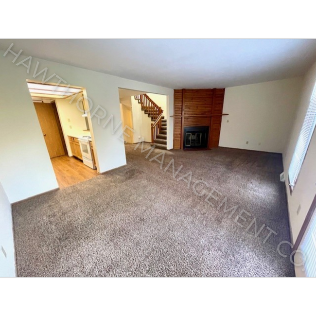 Building Photo - 3 Bed 3.5 Bath Foxfire Townhouse with 2 Ca...