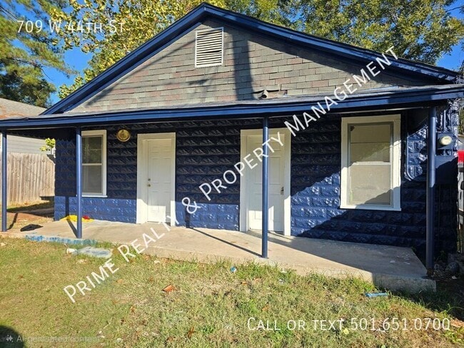 Building Photo - 709 W 44th St