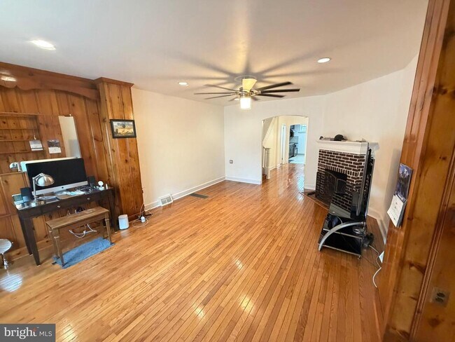 Photo - 1535 Willow St