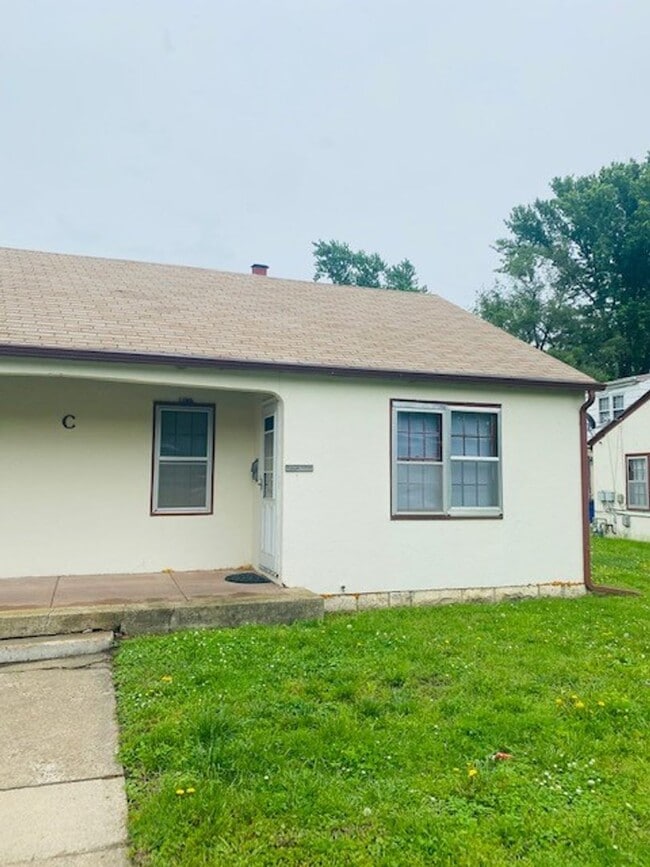 Building Photo - Well-Kept Duplex