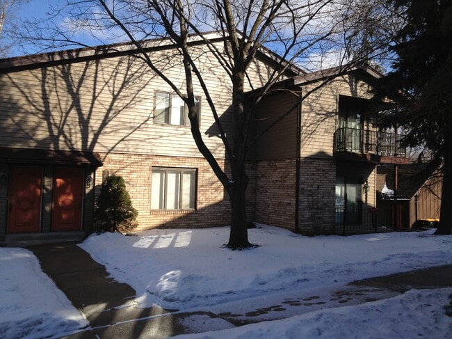 Building Photo - 10321 W North Ave