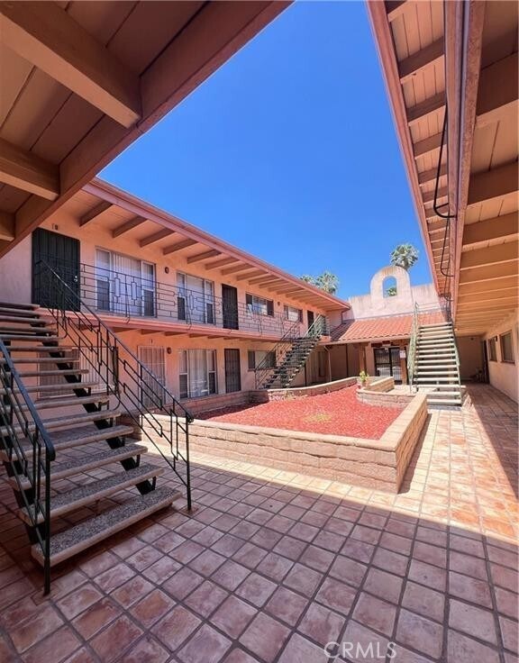 Building Photo - 2102 S Pacific Ave Unit 6