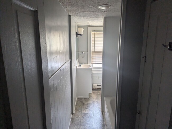 Photo - 2BR with backyard in Penbrook! Unidad Apt 2A