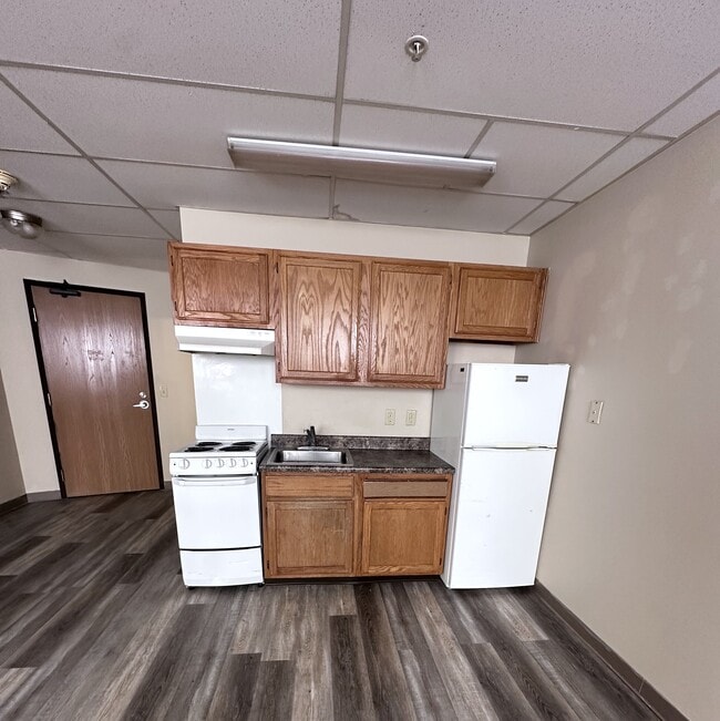 Efficiency - Madison Street Apartments