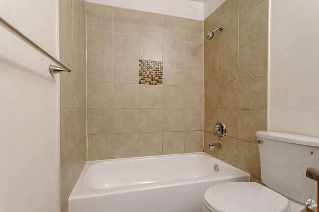 3BR, 1.5BA - 900SF - Waterview on the Parkway Apartments