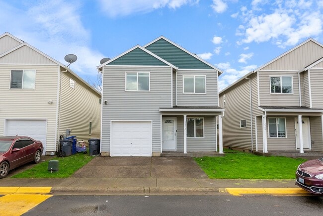 Building Photo - Beautiful Renovated 4b/2.5 bath home - SE Portland