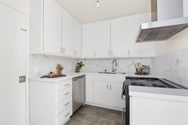 Building Photo - Eastborne Avenue Apartments