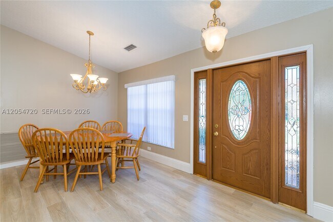 Photo - 850 Amherst Ave