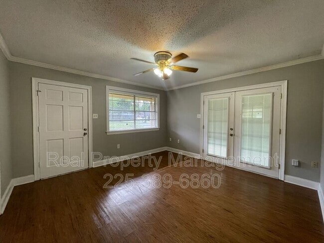 275 W Chalfont Dr
