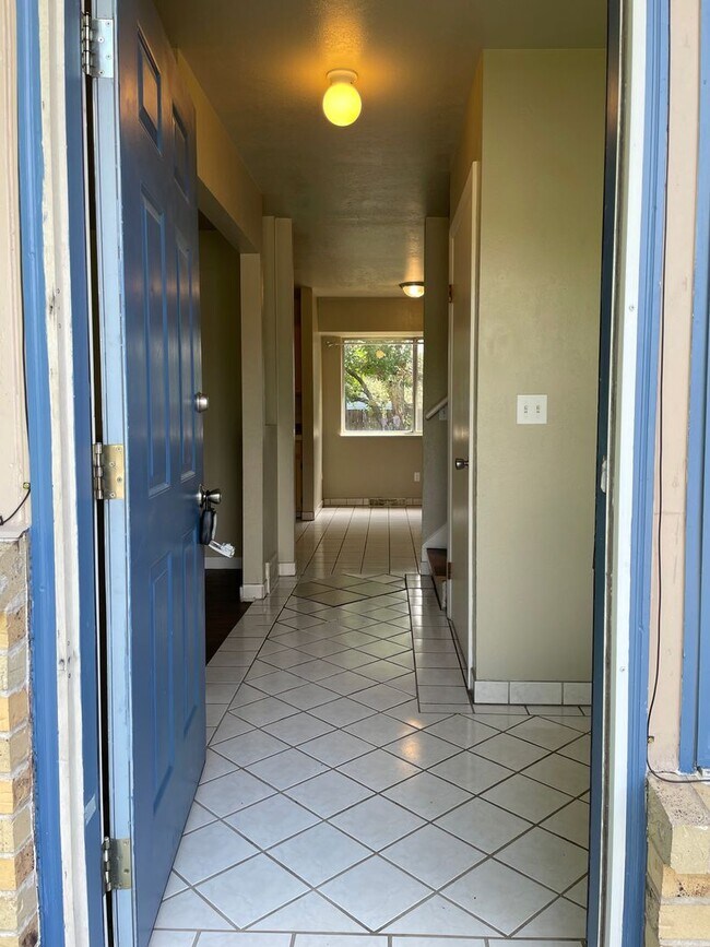 Photo - STUDENTS WELCOME! 5 Bedroom 3 Bathroom Single Family Home West Fort Collins