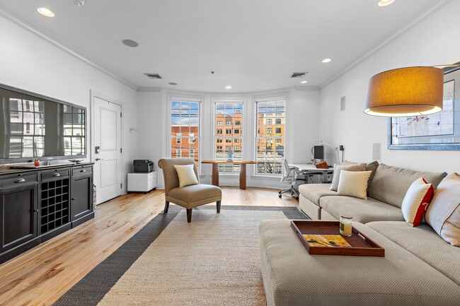 Building Photo - 277 Grand St Unit 211