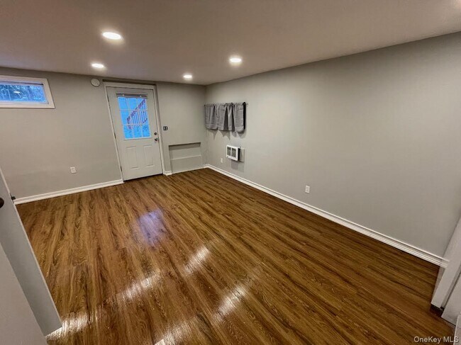 Photo - 1941 New Hackensack Rd Unit L