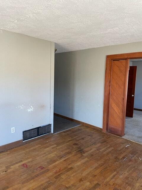 Photo - 103 S Main St