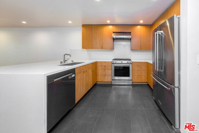 Photo - 1633 S Bentley Ave Unidad 203
