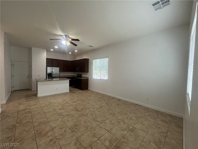 Photo - 7568 Nicklin St