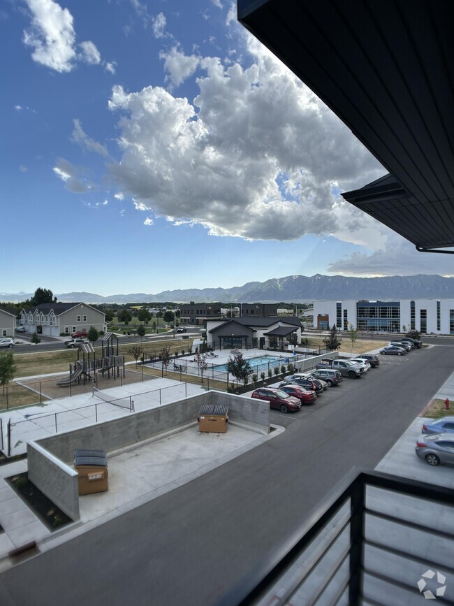 Building Photo - 463 W 60 S Rental