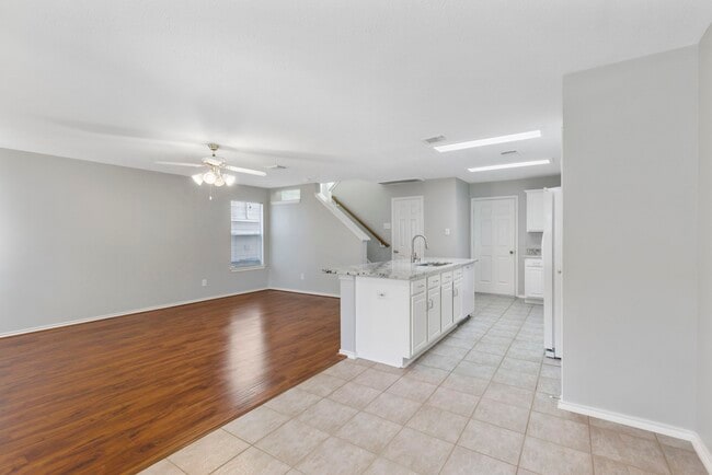 Photo - 230 Blushwood Pl