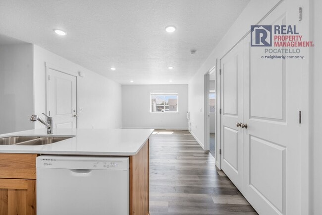 Photo - 5777 S 5th Ave Unidad #D