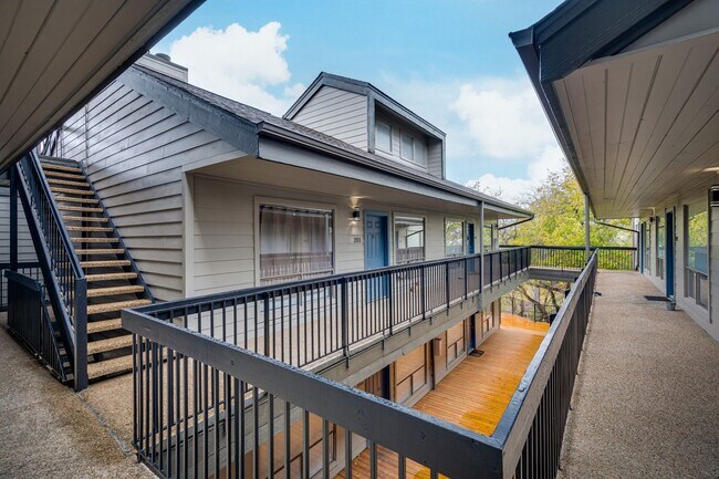 Photo - OVERLOOK WEST CAMPUS - LUXURIOUS - 1BD/1BA...