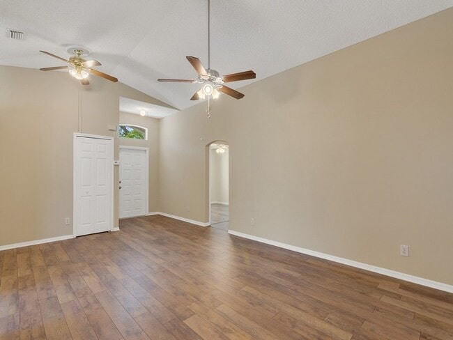 Photo - 962 E 13th Square