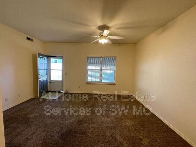 Photo - 209 E Robberson St Unit C