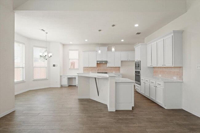Building Photo - 8908 Red Oaks Dr