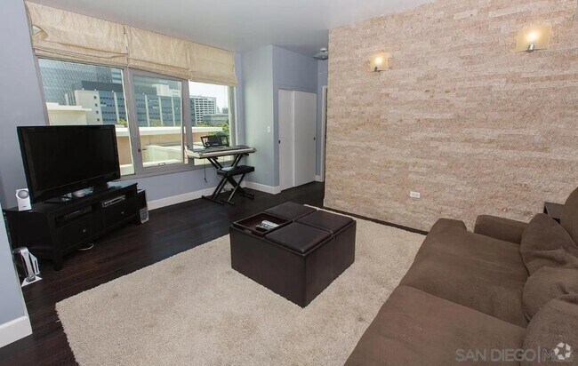 Building Photo - 425 W Beech St Unit 505 Rental