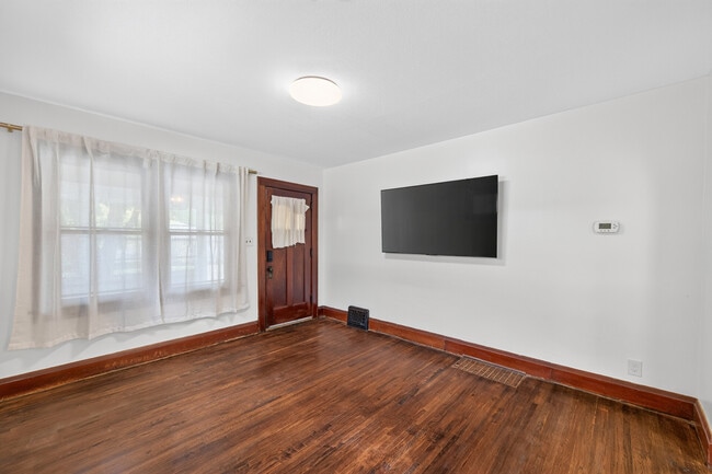 Photo - 421 Goodhue St