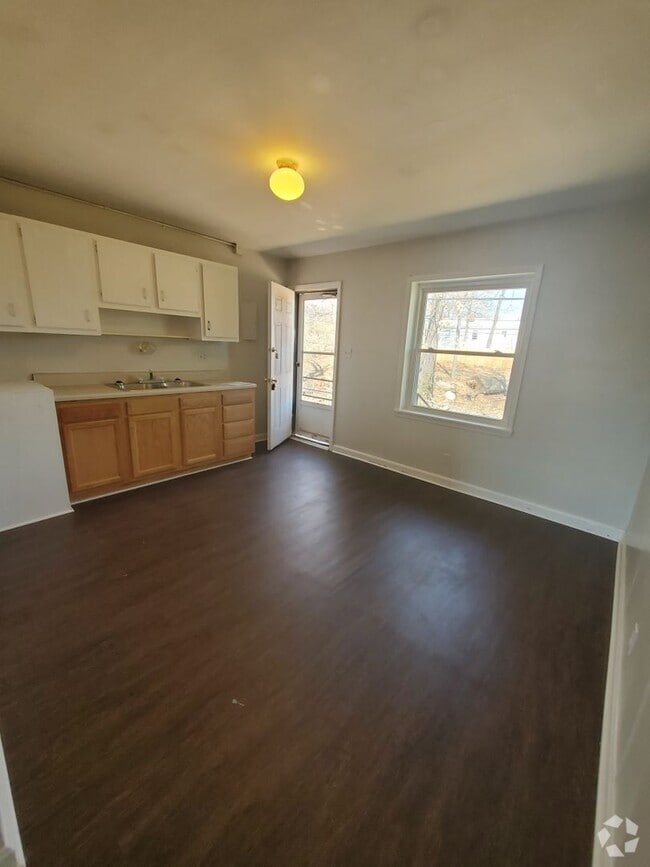 Building Photo - 2332 N Cherry St Unit 2332-C Rental