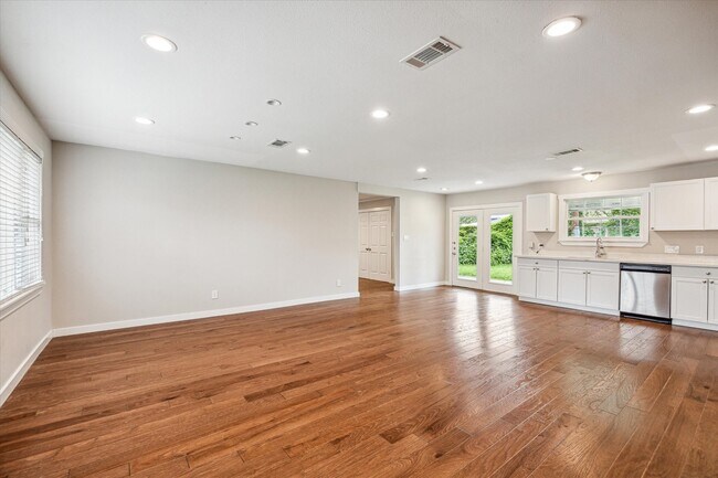 Photo - 2006 Du Barry Ln