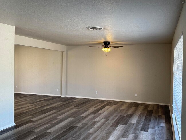 Photo - 4205 York St