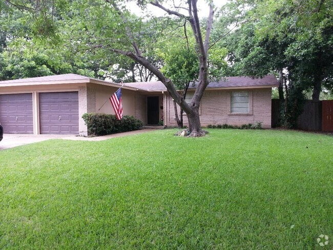 Building Photo - 822 Wateka Way Rental
