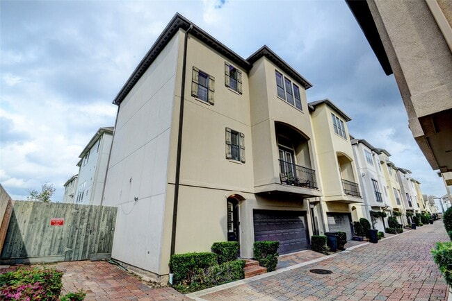 Photo - 2803 Sherwin St