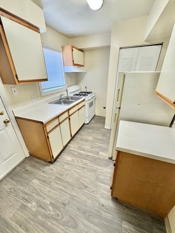 Photo - 1806 Chicago Ave