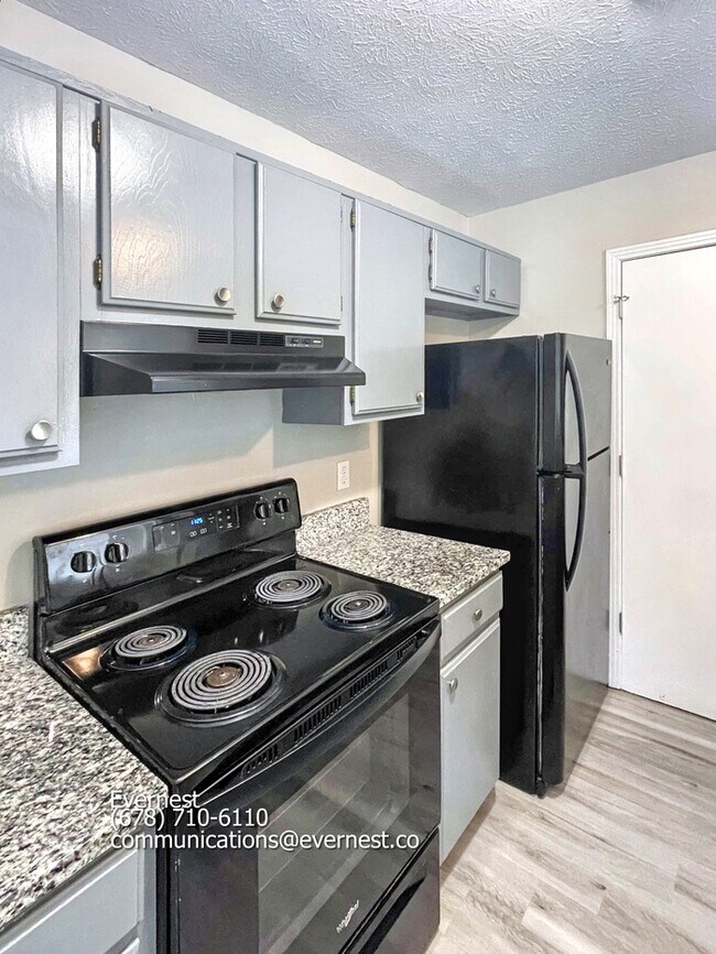 Photo - 483 Ellenwood Dr