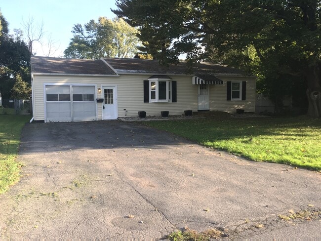 Building Photo - 3 Bed, 1 Bath- Ranch, Liverpool-Galeville