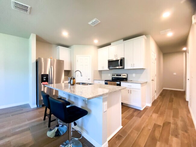 Photo - 561 Legacy Lp