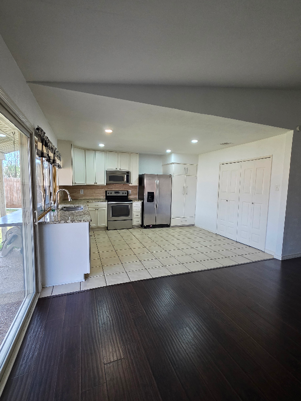 Building Photo - 3011 Lockwood Cir