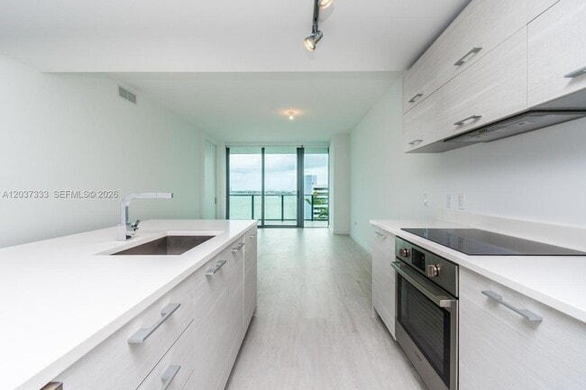 Photo - 650 NE 32nd St Unit 805