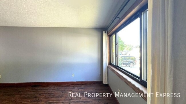 Photo - Spacious 5-Bedroom Home with Modern Update...