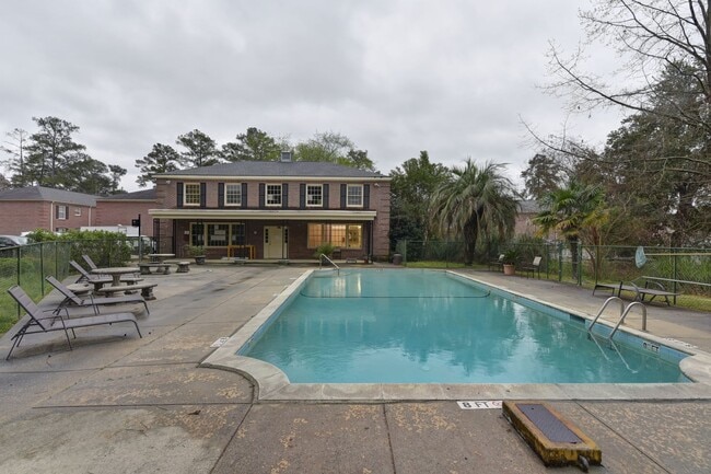 Photo - Beautifully Renovated 2BR/2BA with Community Pool!