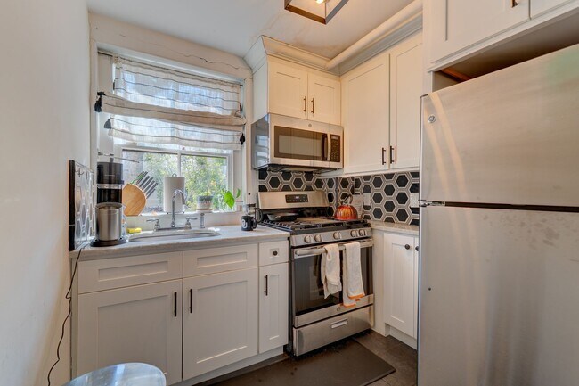 Photo - 40 Trumbull St Unit Garden