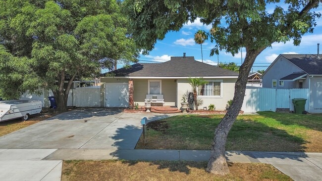 Photo - 7823 Appledale Ave Casa