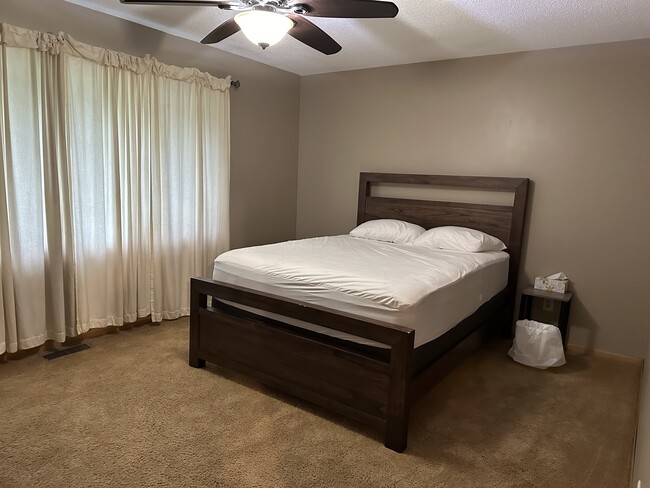 Photo - 1657 Helena Rd N